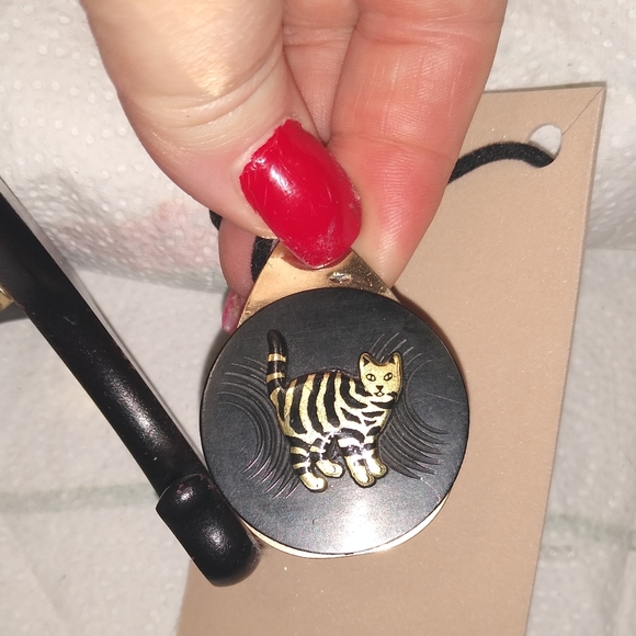 Tiger Kitty Pendant - Picture 2 of 8